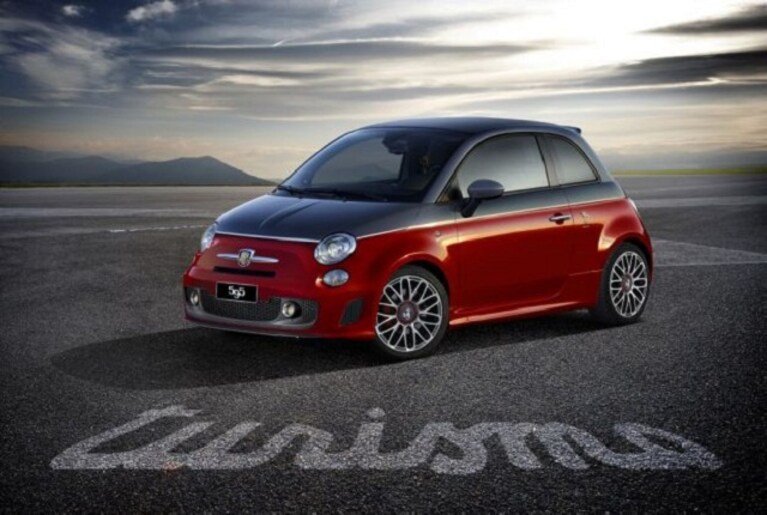 Abarth porta a Bologna quattro nuovi modelli rielaborando le Fiat 500 e Punto, portandole ai massimi livelli.
