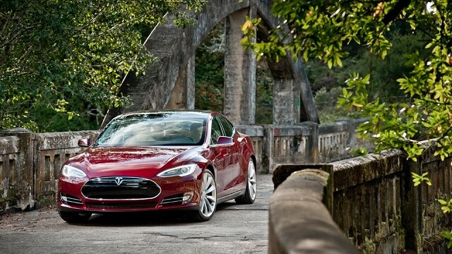 Prestazioni ed autonomia alla base della berlina premium americana. I prezzi partono da 49.000$ e sarà disponibile sul mercato americano dal secondo semestre 2012.