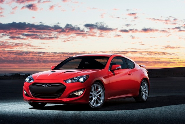 Debutto mondiale del restyling della Hyndai Genesis Coupè. Nuovi motori e look rivisto in ogni minimo particolare. Disponibile in Europa dal 2013.