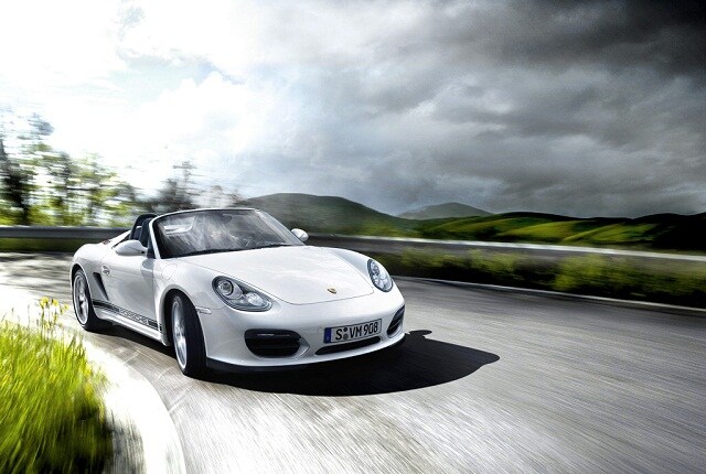 Più generosa nelle dimensioni e più potente che mai. La nuova Boxster si prepara al debutto ufficiale sul mercato previsto per il prossimo Aprile.