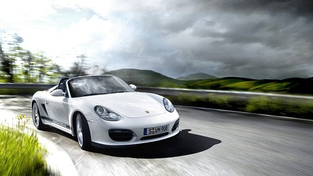 Più generosa nelle dimensioni e più potente che mai. La nuova Boxster si prepara al debutto ufficiale sul mercato previsto per il prossimo Aprile.