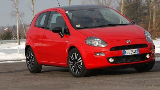 La Fiat Punto si rinnova e le novità risiedono principalmente nelle motorizzazioni. Il Multijet si evolve ulteriormente e promette ottime prestazioni. Il TwinAir debutta sulla Punto e ne dona una nuova veste.