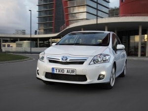 Toyota-Auris-Ibrida-incentivi