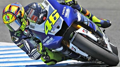 valentino rossi a bordo della sua moto