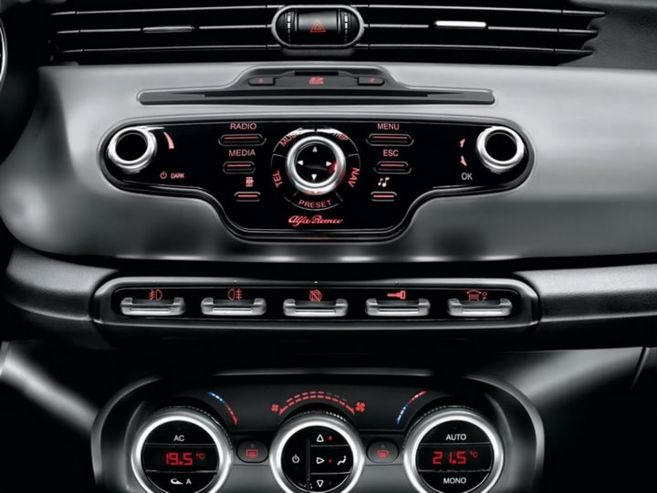 lo stereo della nuov Hatchback