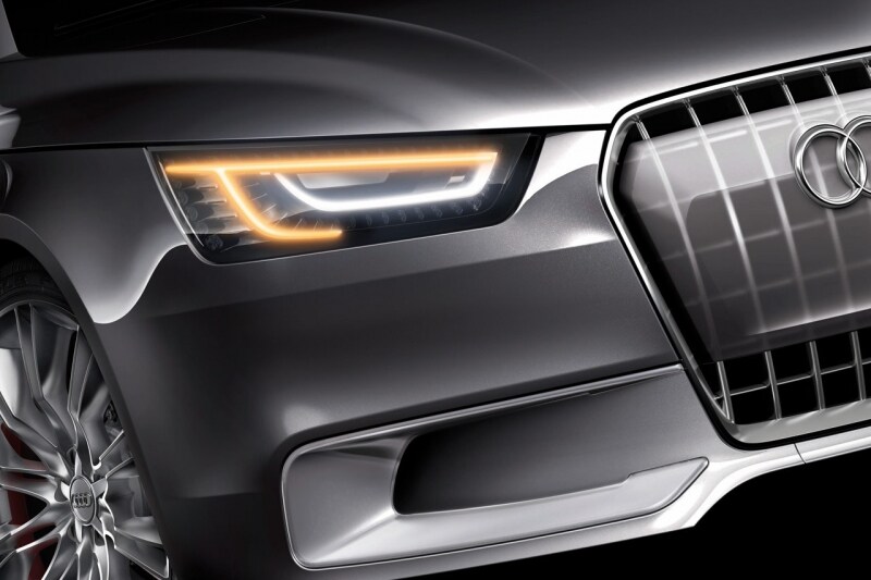 Audi A1 - dettaglio faro anteriore acceso