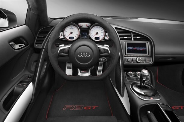 audi-r8-gt-interni