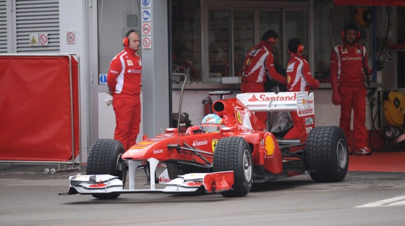 Ferrari F150 si porta fuori da box