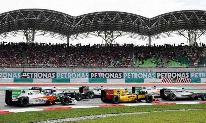 Gp Malesia, Gara: Il gruppo alla prima curva