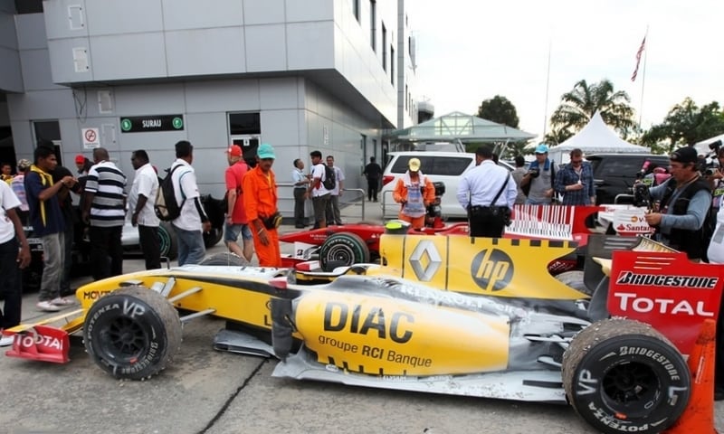 Gp Malesia, Gara: Principio di incendio sulla Renault di Kubica