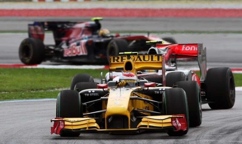 Gp Malesia, Gara: Petrov davanti a Hamilton