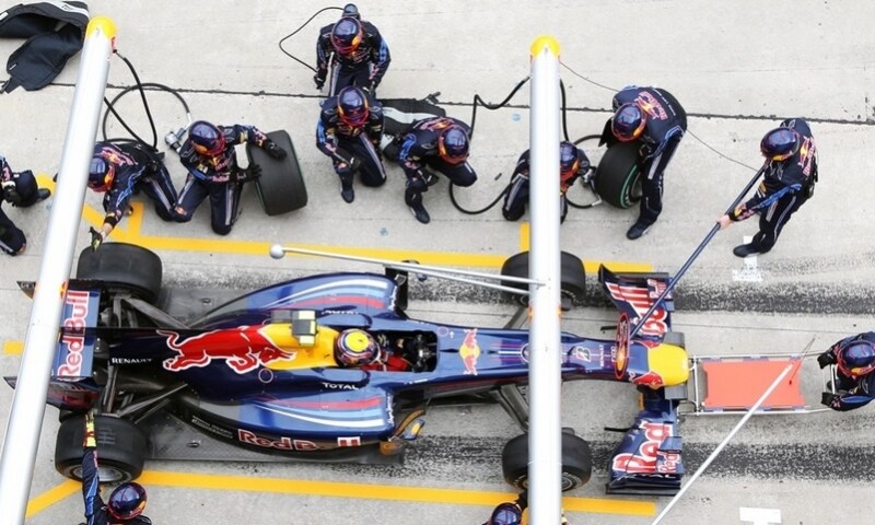 Gp Malesia, Gara: Pit Stop per Webber