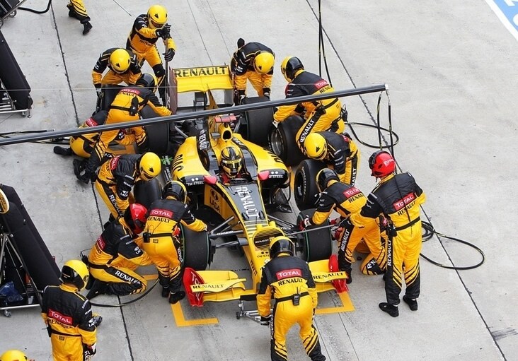 Gp Malesia, Gara: Pit Stop per Kubica