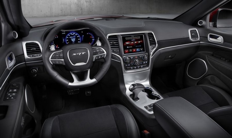 Interno della Jeep Grand Cherokee SRT