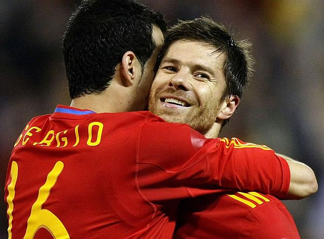 Xabi-Alonso-celebra-goles-frente-Argentina-Busquets