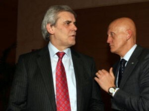 Berlusconi e gli arbitri di sinistra: per l'Aia è stata una battuta infelice