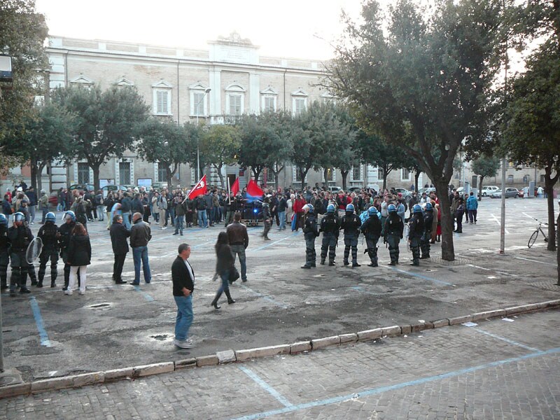 20091020-scontri-csoa-polizia1-g