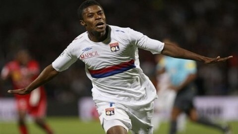 Michel Bastos, secondo l'agente, rimarrà al Lione fino a Giugno.