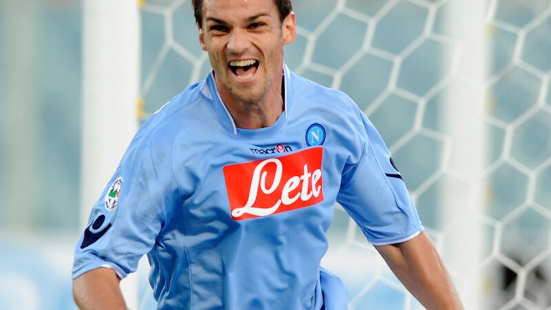 Christian Maggio segna un gol alla Van Basten contro il Livorno.