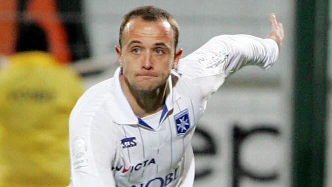 Il difensore dell'Auxerre è stato espulso durante il riscaldamento.