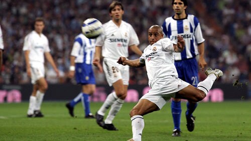 Video dell'impossibile gol di Roberto Carlos dalla linea di fondo.