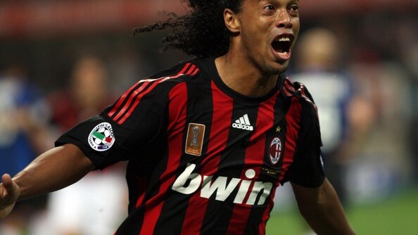 Ronaldinho smentisce tutte le voci che lo danno partente.