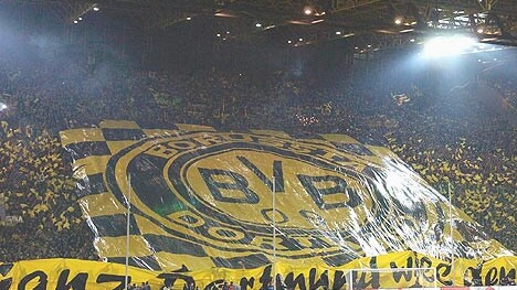 Video: attaccante del Borussia Dortmund sbaglia un gol a porta vuota