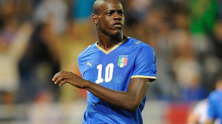 Balotelli guiderà l'attacco con Diamanti e Rossi, Ranocchia titolare.