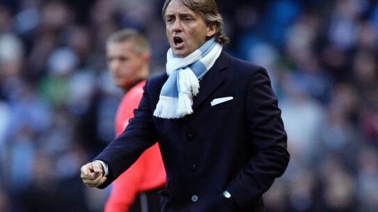 Mancini chiede a Balotelli di cambiare mentalità sul campo.