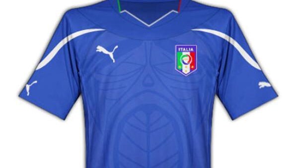 Italia: cento anni fa nasceva la maglia azzurra, che sostituì quella bianca