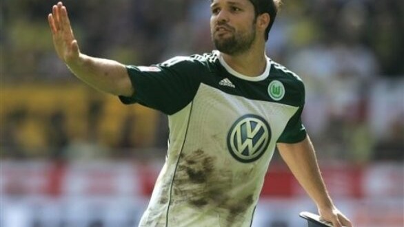 Il brasiliano del Wolfsburg squalificato per aver rubato un rigore al compagno di squadra