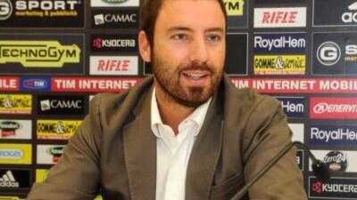 Il presidente, in vista del match contro la Juve, promette di buttarsi a mare in caso di vittoria.