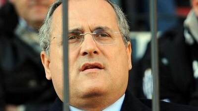 Il presidente dei biancocelesti mette in dubbio la credibilità del campionato