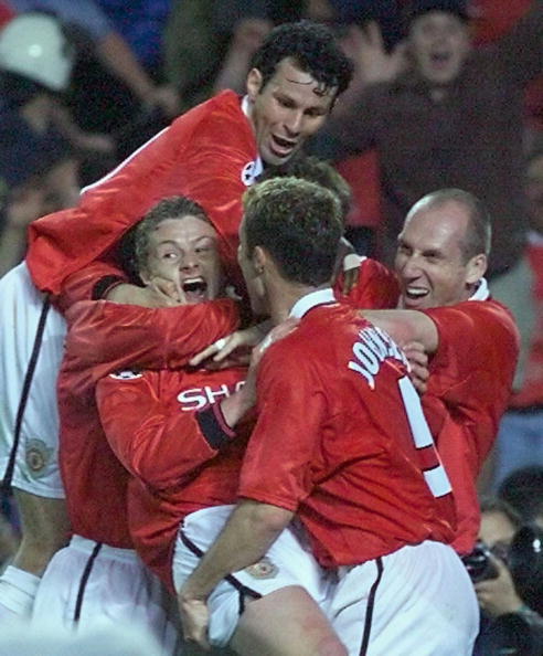 festeggiamenti dopo la rete di Solskjaer