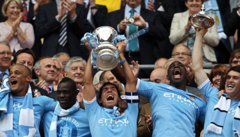 Manchester City vince, Carlitos Tevez alza la FA Cup