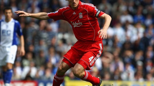 Il difensore di Liverpool e Bayer annuncia il ritiro a 37 anni.