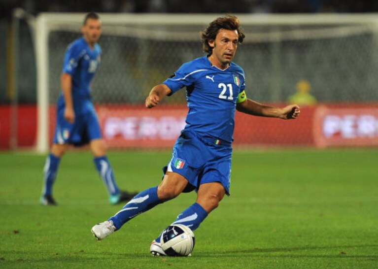 Andrea Pirlo in azione con la Nazionale italiana