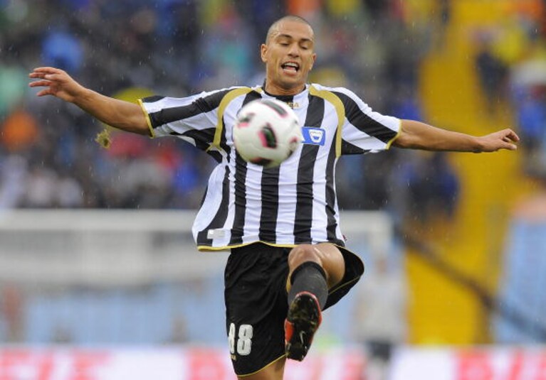 Gokhan Inler con la maglia dell'Udinese