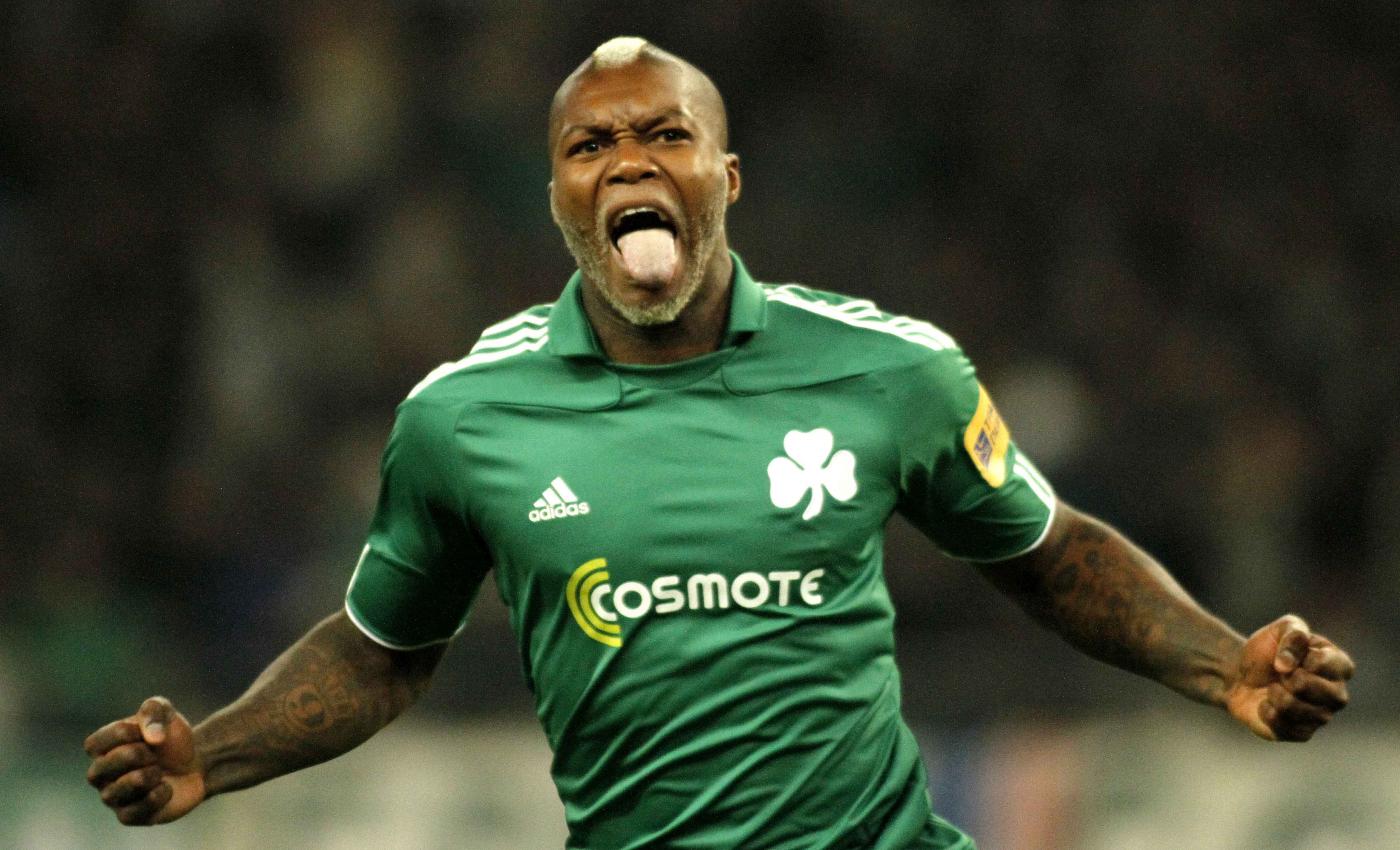 Djibril Cissé con la maglia del Panathinaikos