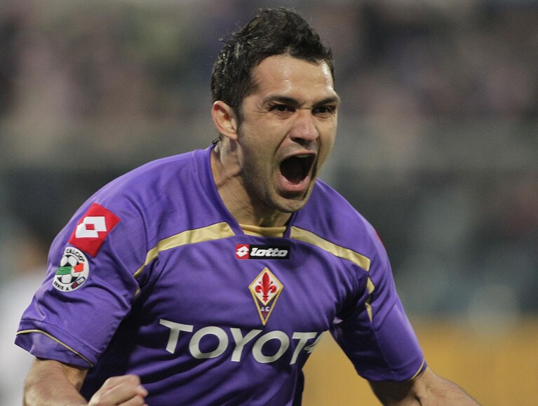 Mario Alberto Santana con la maglia della Fiorentina