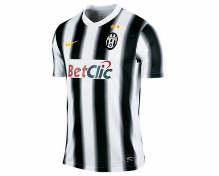 la nuova maglia della juventus 2012