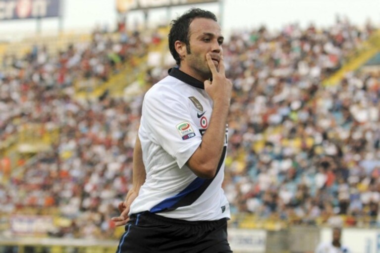Il bomber apre le marcature per la squadra di Ranieri