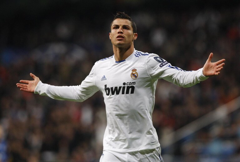 cristiano ronaldo con la maglia del Real Madrid
