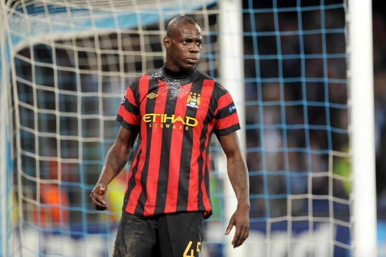 Mario Balotelli e con la seconda maglia del Manchester City