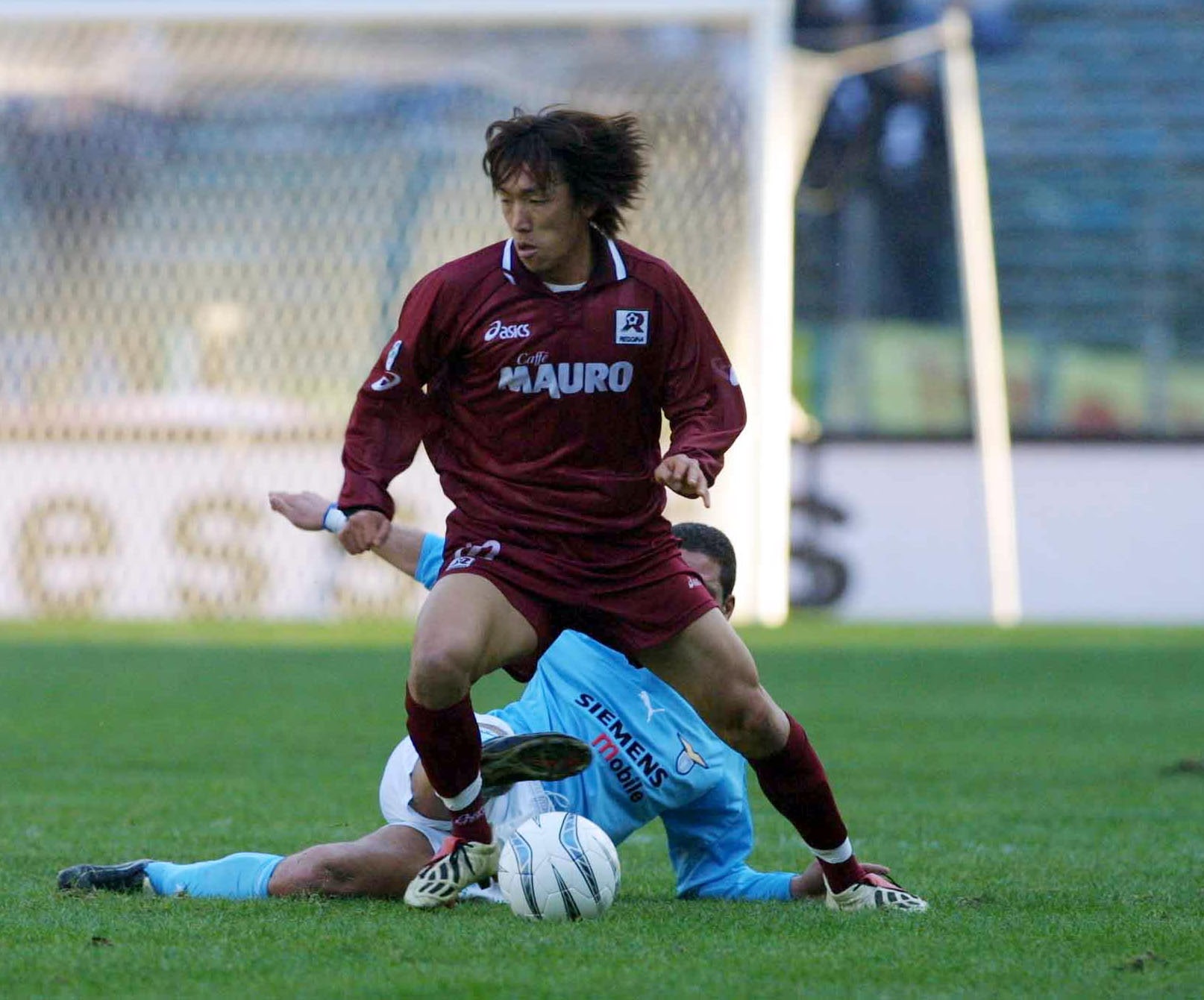 Nakamura incanta il Giappone, l’ex Reggina centra un bus in movimento