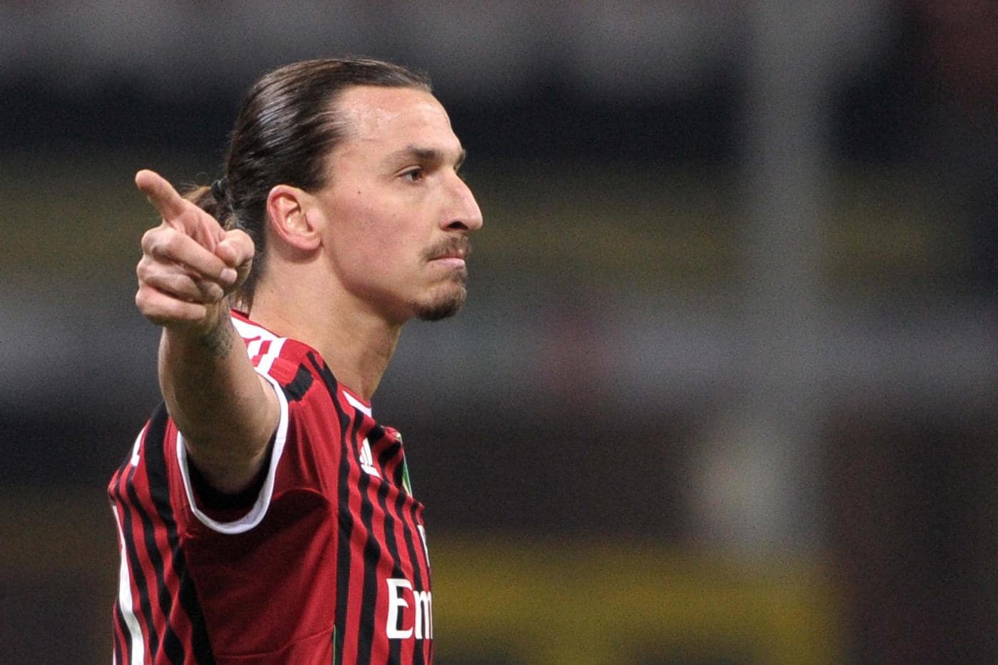 la punizione di ibrahimovic in Milan cagliari