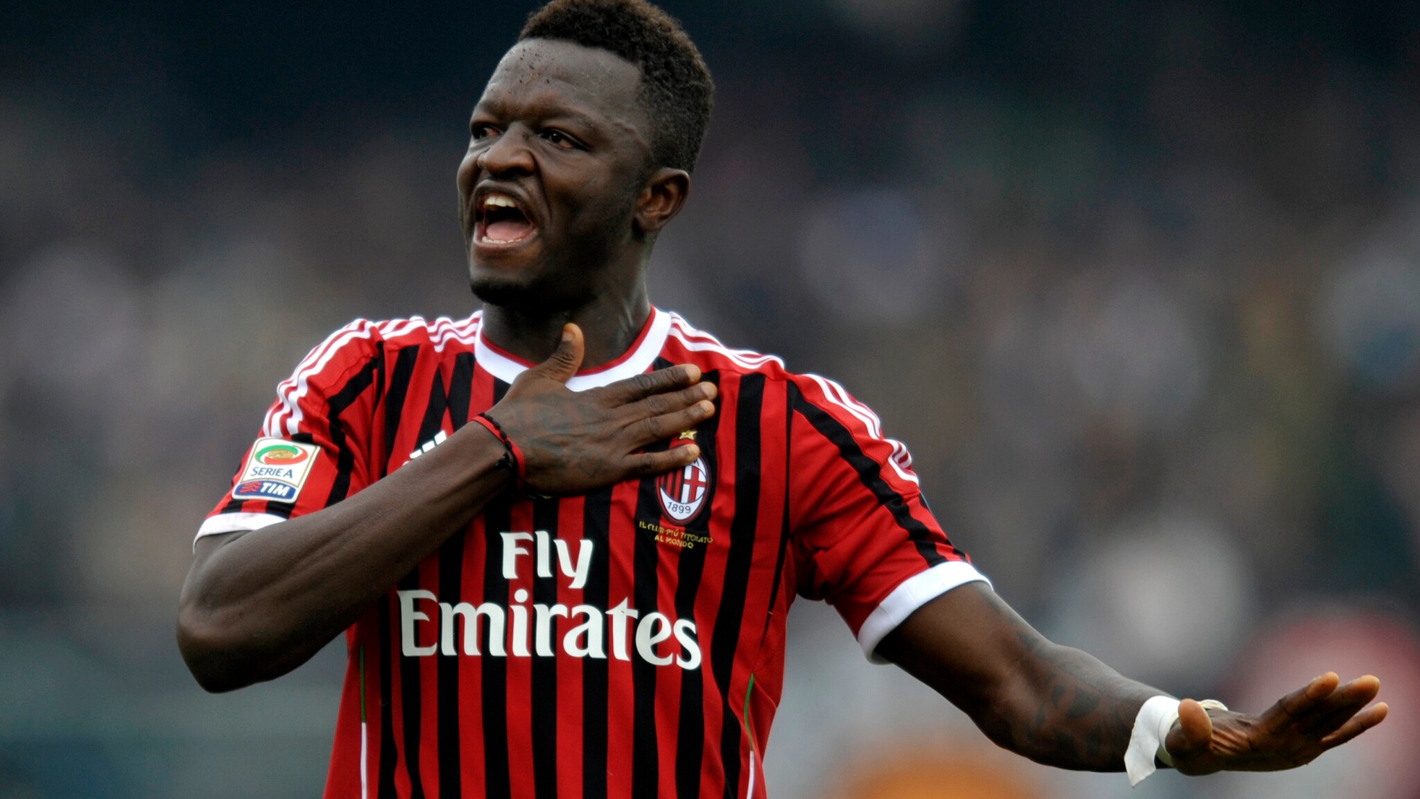 Muntari esulta dopo il gol