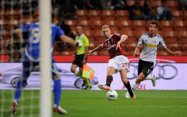 Ignazio Abate al tiro nel match del girone d’andata tra Milan e Cesena