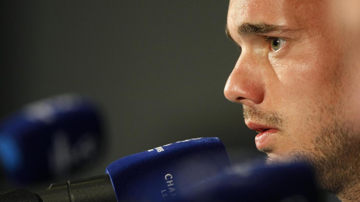 wesley sneijder su twitter si scaglia contro i giornalisti italiani