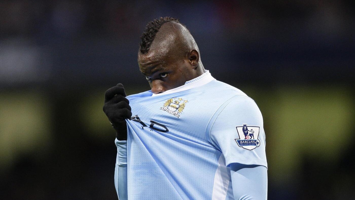 balotelli litiga con yayà touré, tevez, barry